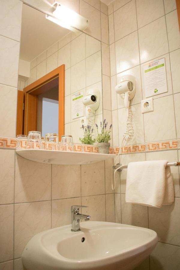 P4W Hotel Residence Szombathely Exterior photo