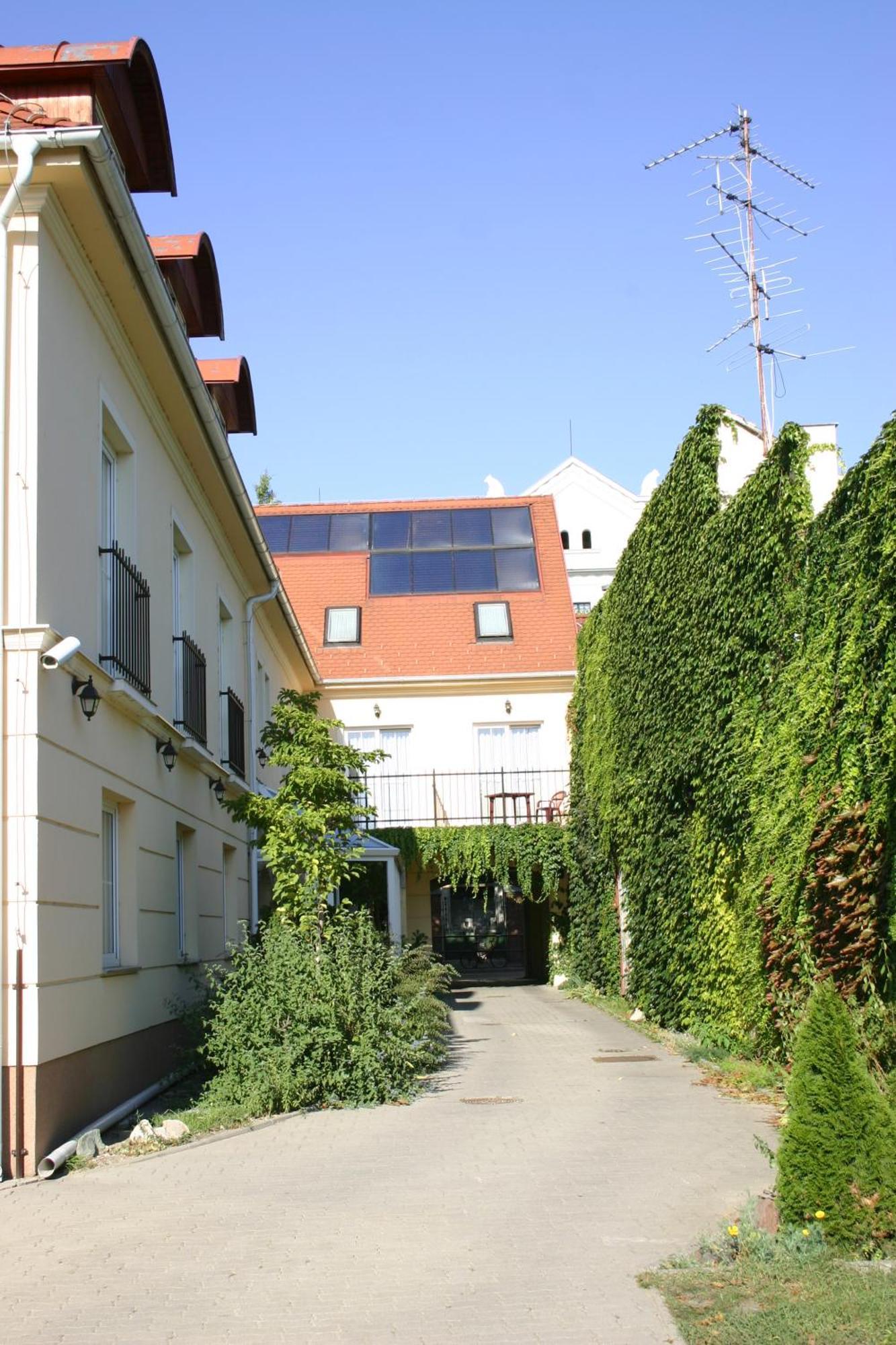P4W Hotel Residence Szombathely Exterior photo